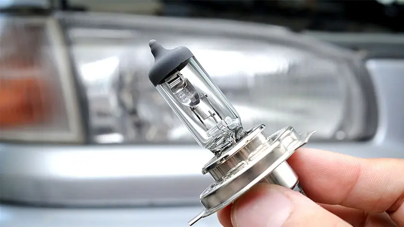 Ventajas de cambiar las bombillas halógenas del coche por unas LED